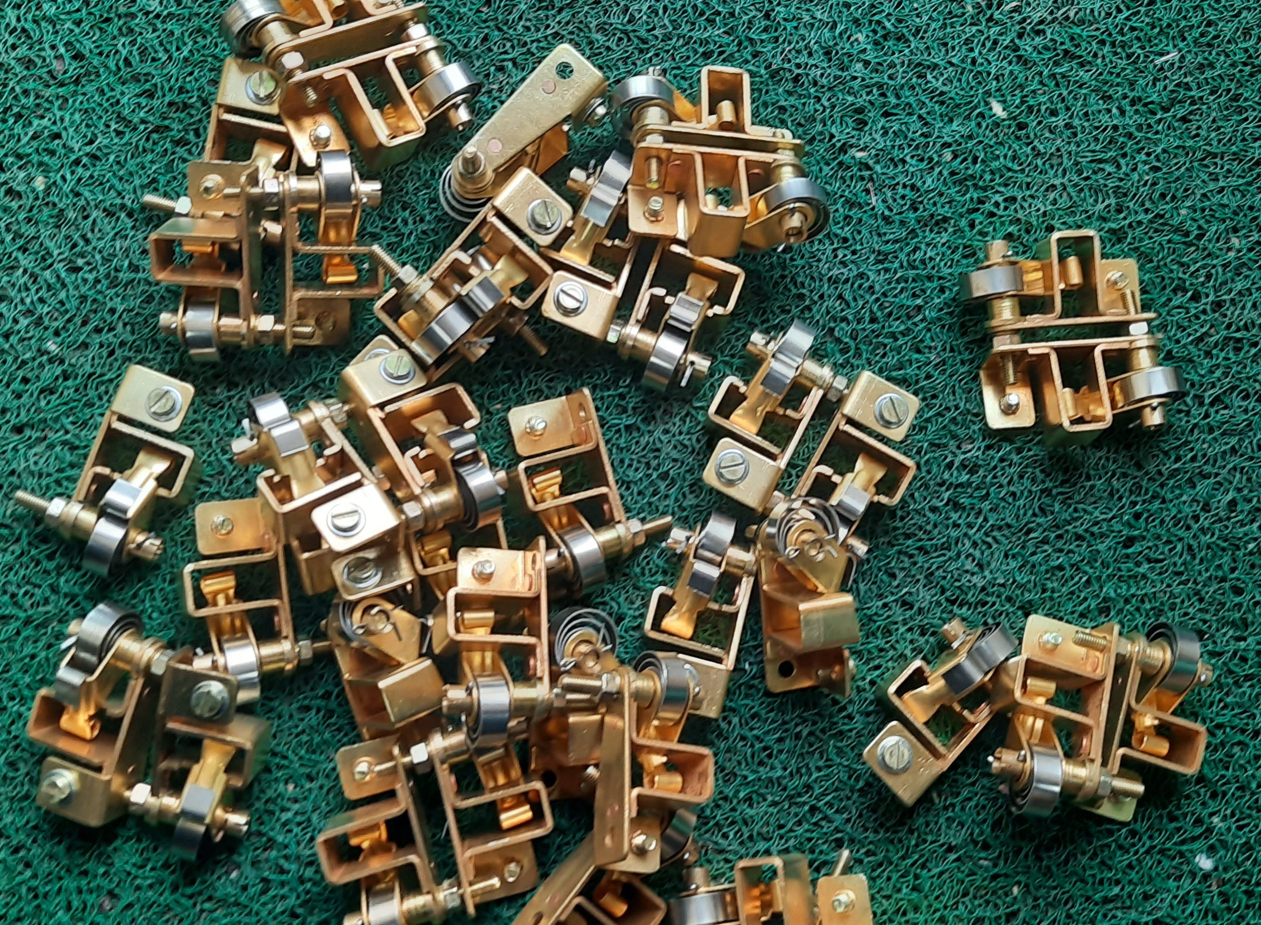 CARBON BRUSH HOLDER FOR DC MOTORS